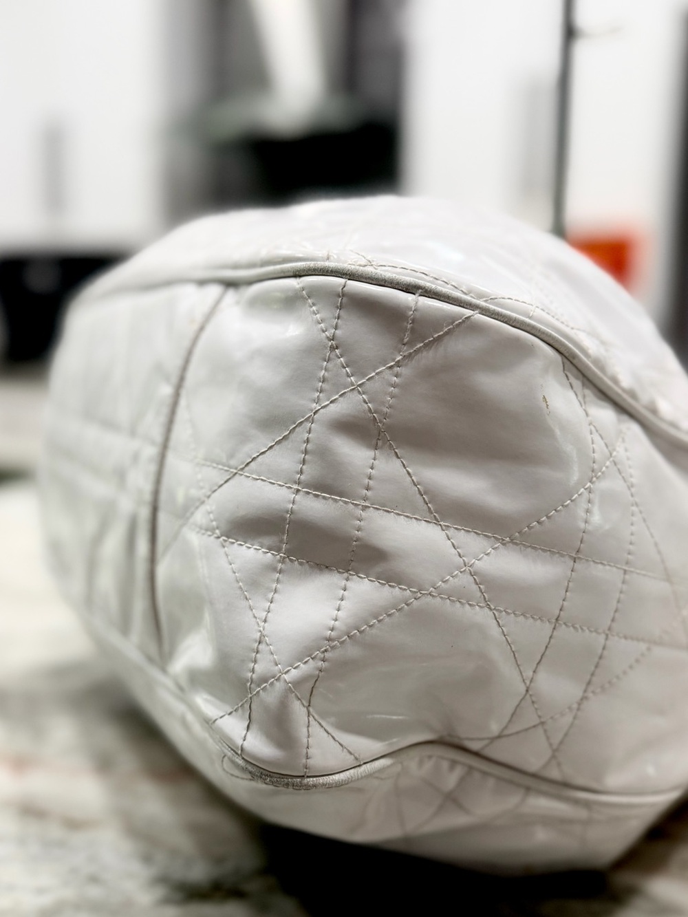 Dior Authentic White Quilted Bucket Bag with D Logo Charm - Picture 5 of 14